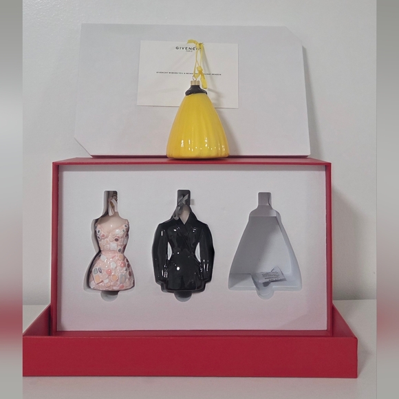 Givenchy 2025 CHRISTMAS ORNAMENTS. VIP RARE - Picture 6 of 10